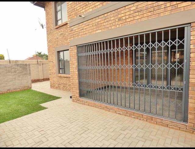 3 BEDROOM PROPERTY TO RENT IN RAVENSWOOD